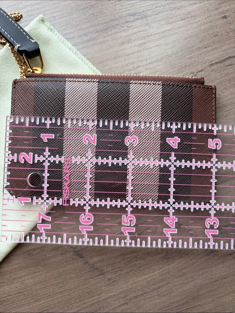 NWT Burberry Kelbrook Birch Brown E-canvas zip cardholder w/ chain